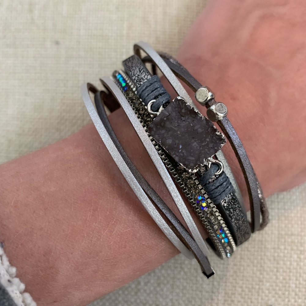 🔴 Cute stacked gray geode bracelet